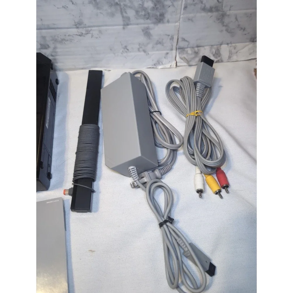 Nintendo Wii RVL-101 Black Video Game Console W/ Controllers & Cords WORKS